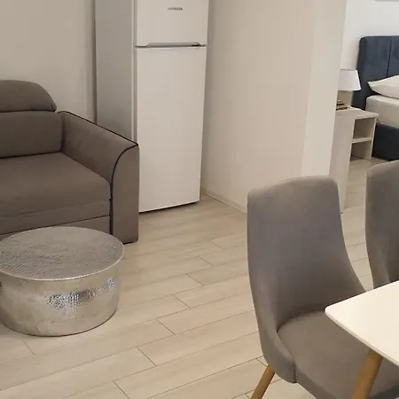 Romantic Rohreggerova Appartement Pula