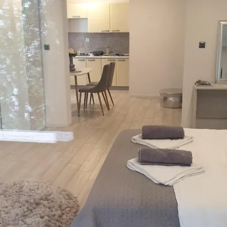 Romantic Rohreggerova Пула