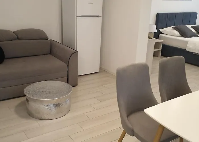 Romantic Rohreggerova Apartman Pula