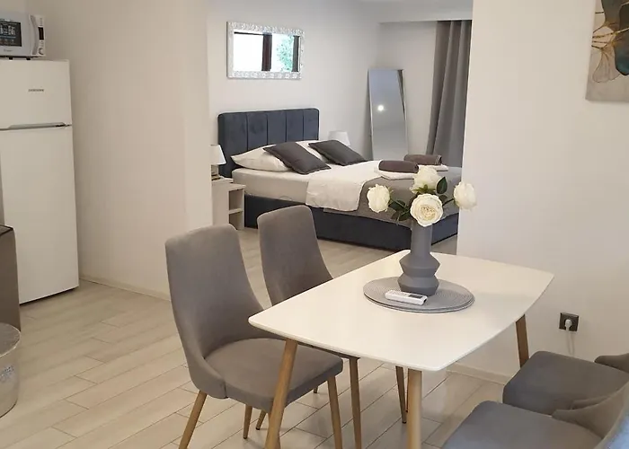 Romantic Rohreggerova Apartman *