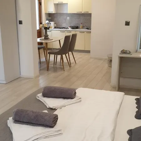 Apartment Romantic Rohreggerova Pula